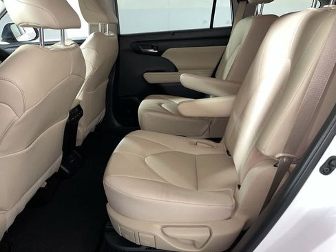 Used 2023 Toyota Highlander XLE image 27