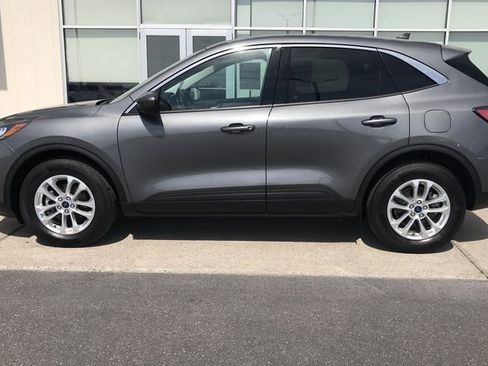 Certified 2021 Ford Escape SE image 4