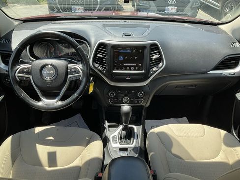 Used 2016 Jeep Cherokee Latitude FWD image 18
