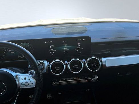 Used 2022 Mercedes-Benz GLB 250 4MATIC image 10