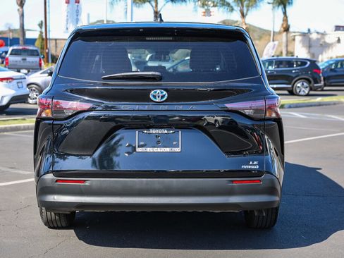 Certified 2024 Toyota Sienna LE image 23