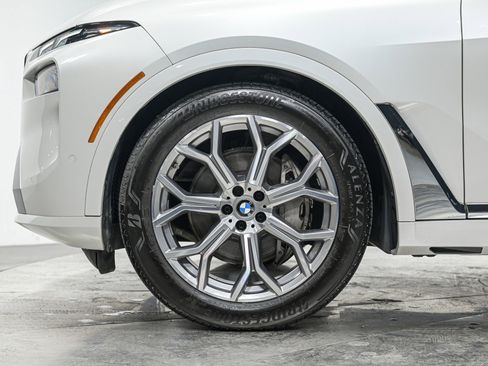 Used 2023 BMW X7 xDrive40i w/ Premium Package image 3