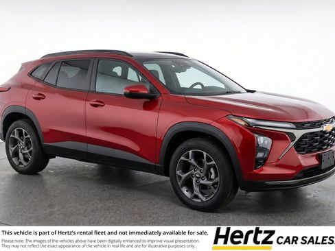 Used 2025 Chevrolet Trax LT FWD image 1