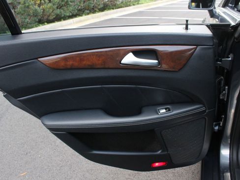 Used 2013 Mercedes-Benz CLS 550 w/ Premium I Pkg image 19