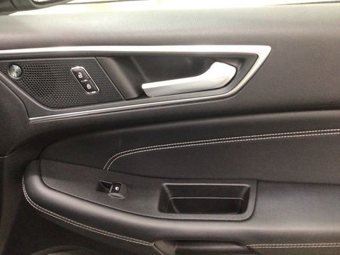 Used 2024 Ford Edge Titanium image 39