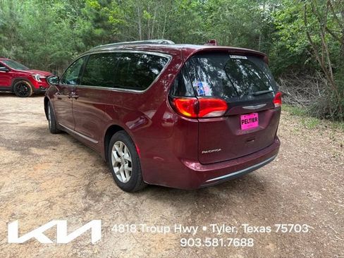Used 2020 Chrysler Pacifica Touring-L Plus w/ Tire & Wheel Group FWD image 8