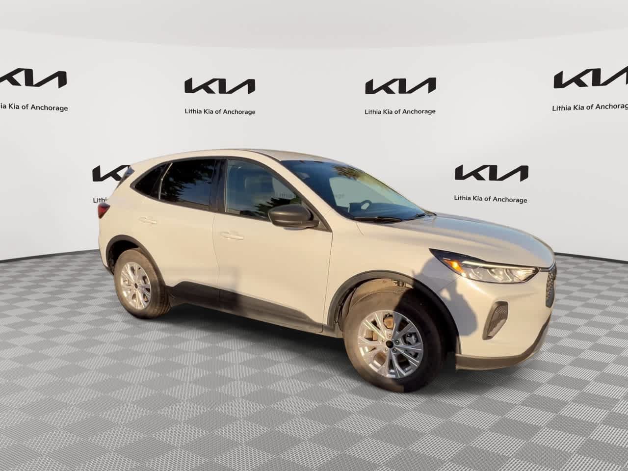 Used 2025 Ford Escape Active AWD/4WD image 9