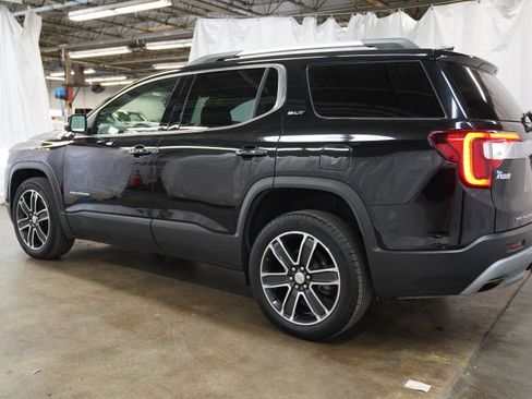 Used 2023 GMC Acadia SLT w/ Technology Package AWD/4WD image 12