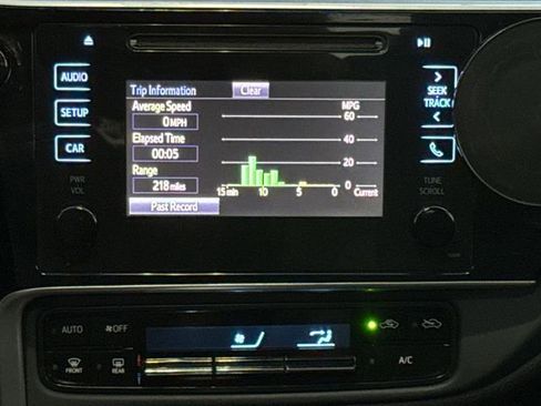 Used 2017 Toyota Corolla LE image 11