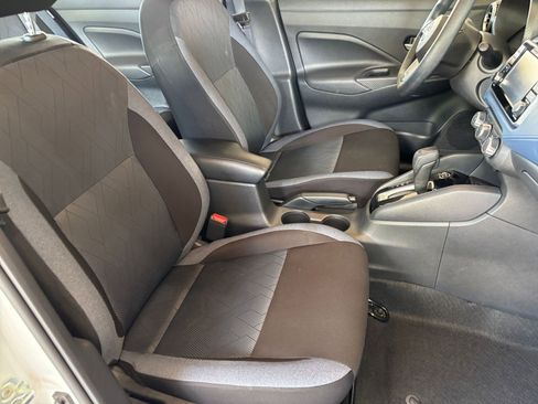 Used 2025 Nissan Versa SV FWD image 34