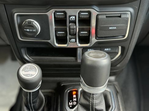 Used 2021 Jeep Wrangler Unlimited Sahara w/ Cold Weather Group AWD/4WD image 32