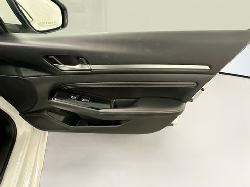Used 2023 Nissan Altima 2.5 SV w/ SV Premium Package FWD image 33