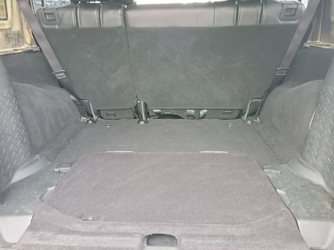 Used 2016 Jeep Wrangler Unlimited Sahara image 11