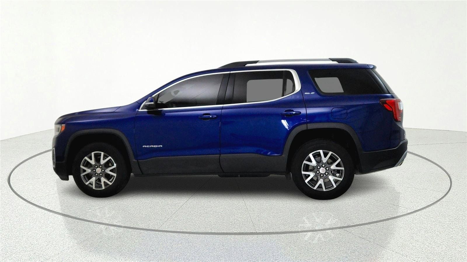 Used 2023 GMC Acadia SLE w/ Driver Convenience Package FWD image 4