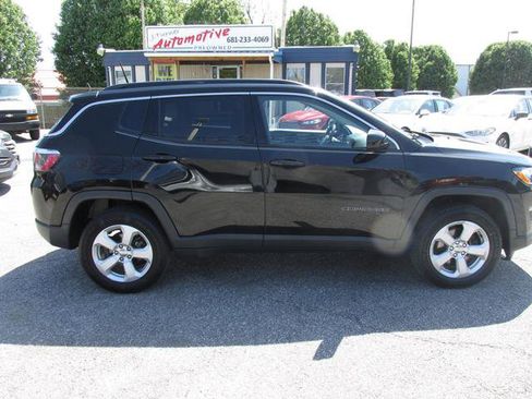 Used 2018 Jeep Compass Latitude AWD/4WD image 3