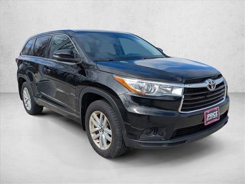 Used 2016 Toyota Highlander LE image 3