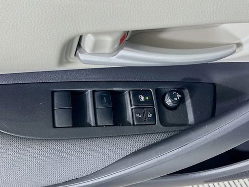 Used 2021 Toyota Corolla LE w/ LE Convenience Package FWD image 12