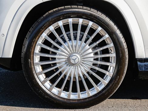 Certified 2025 Mercedes-Benz Maybach GLS 600 4MATIC image 9