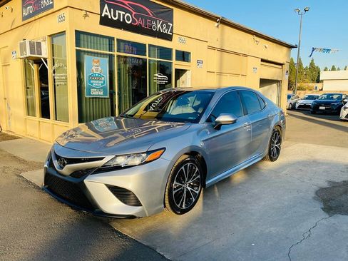 Used 2018 Toyota Camry SE FWD image 5