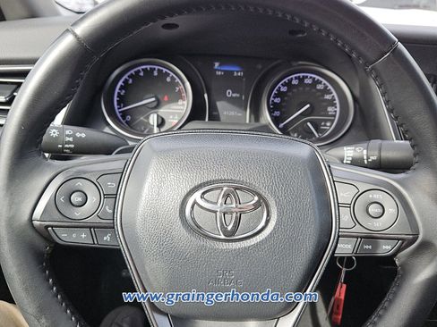 Used 2024 Toyota Camry SE image 18