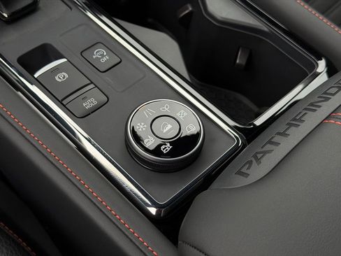 New 2026 Nissan Pathfinder SV image 31