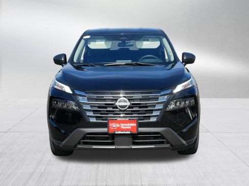 Used 2024 Nissan Rogue S AWD/4WD image 2