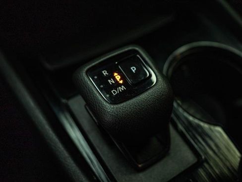 Used 2025 Nissan Rogue SV FWD image 19