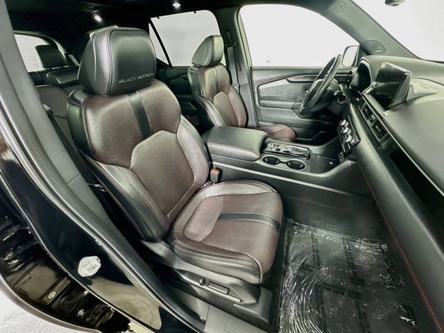 Certified 2025 Honda Pilot Black Edition image 8