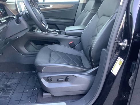 Used 2024 Volkswagen Atlas SE AWD/4WD image 11