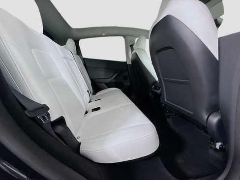 Used 2024 Tesla Model Y Long Range image 27