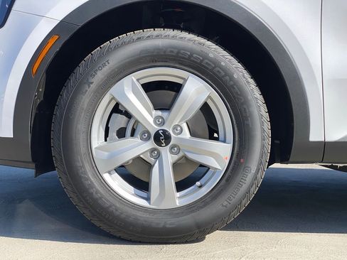 New 2026 Kia Sorento LX FWD image 11