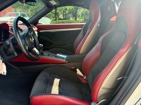Used 2020 Porsche 718 Boxster Spyder RWD image 13