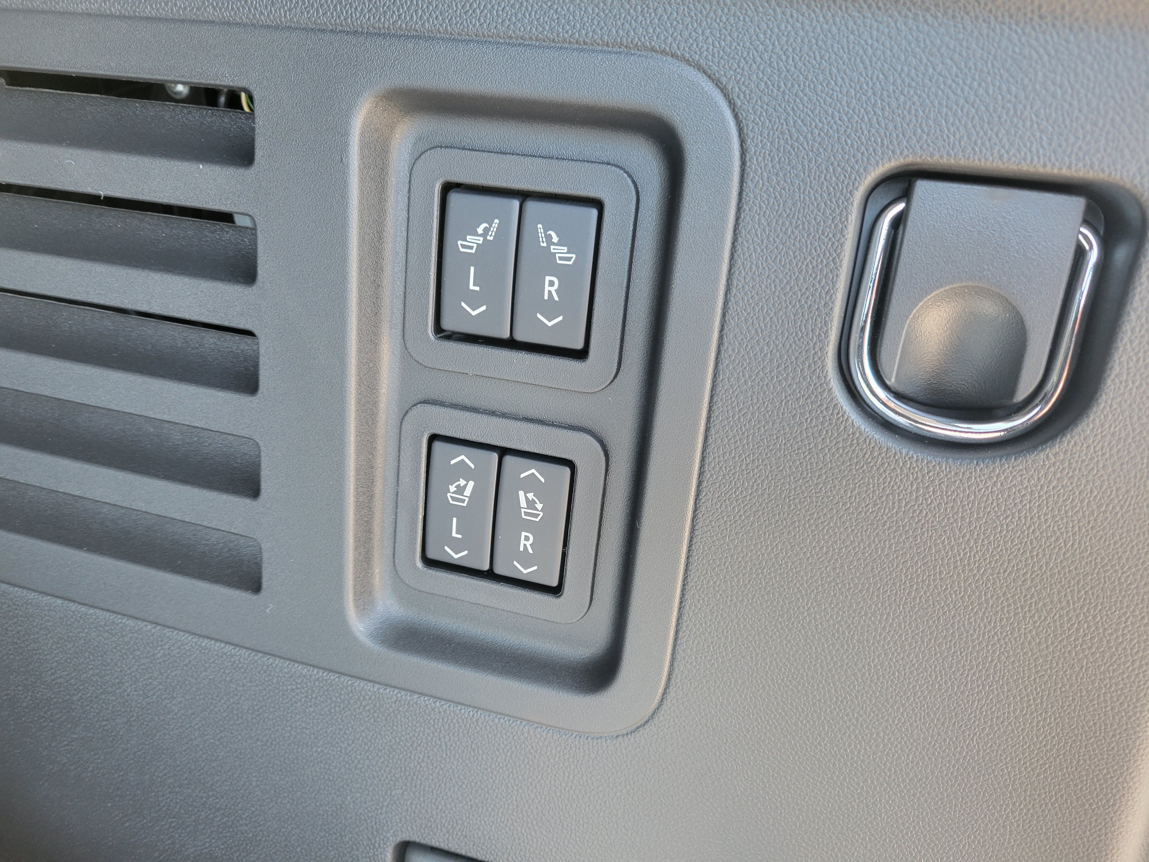 New 2027 Chevrolet Traverse RS w/ LPO, Floor Liner Package FWD image 9