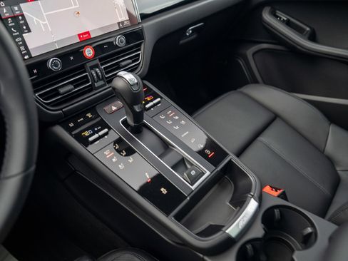New 2026 Porsche Macan Turbo AWD/4WD image 21