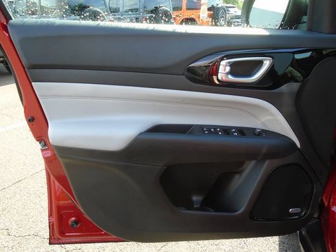 New 2025 Jeep Compass Limited w/ Sun & Sound Group image 6