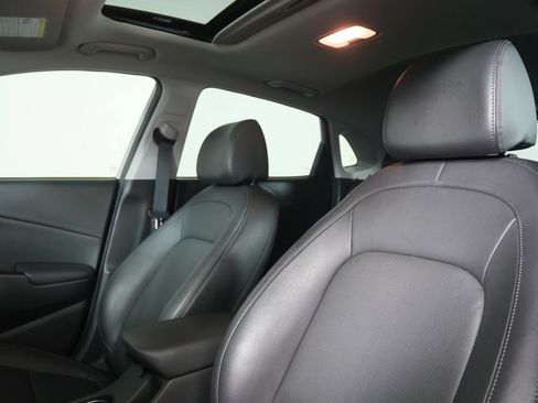 Used 2023 Hyundai Kona Limited FWD image 10