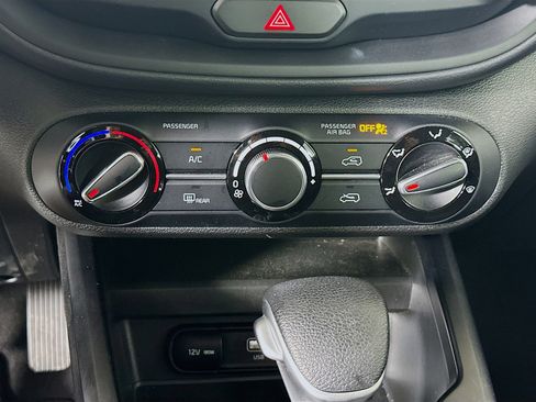 Used 2025 Kia Soul LX w/ LX Technology Package FWD image 23