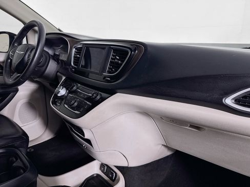 Used 2021 Chrysler Voyager Lxi image 29