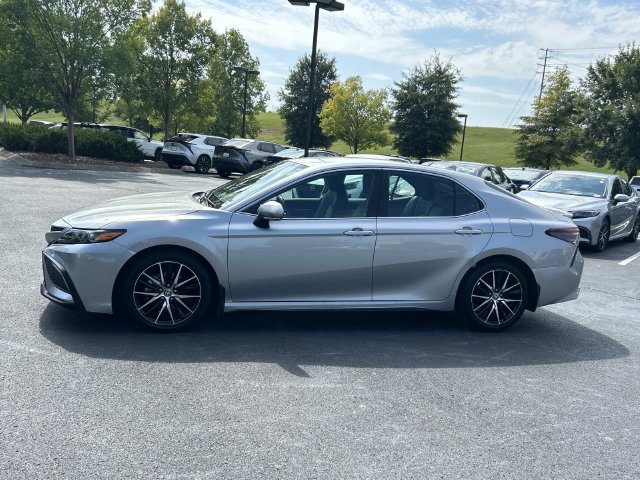 Used 2024 Toyota Camry SE FWD image 7