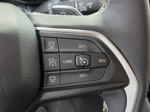 Used 2025 Jeep Grand Cherokee L Altitude AWD/4WD image 22