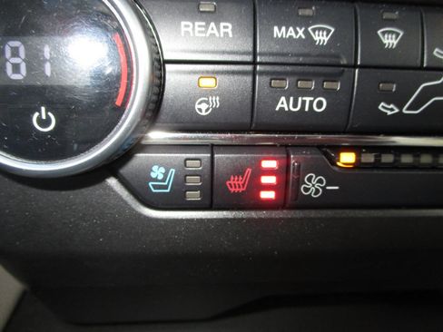 Used 2021 Ford Expedition XLT image 14