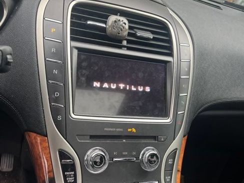 Used 2020 Lincoln Nautilus Reserve AWD/4WD image 9