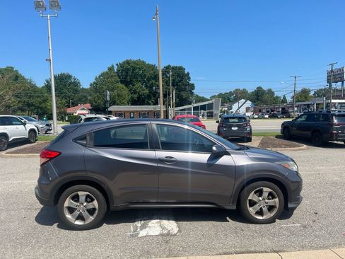 Used 2017 Honda HR-V LX image 3