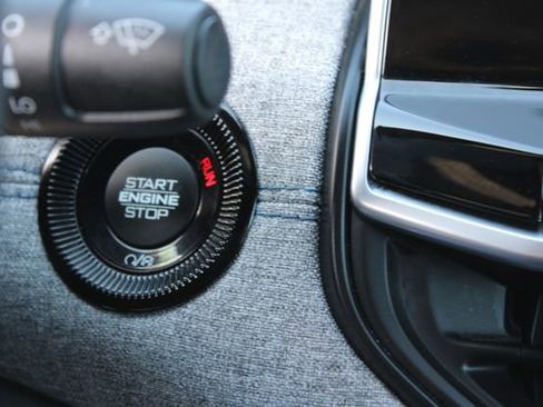 Used 2025 Jeep Compass Latitude image 24