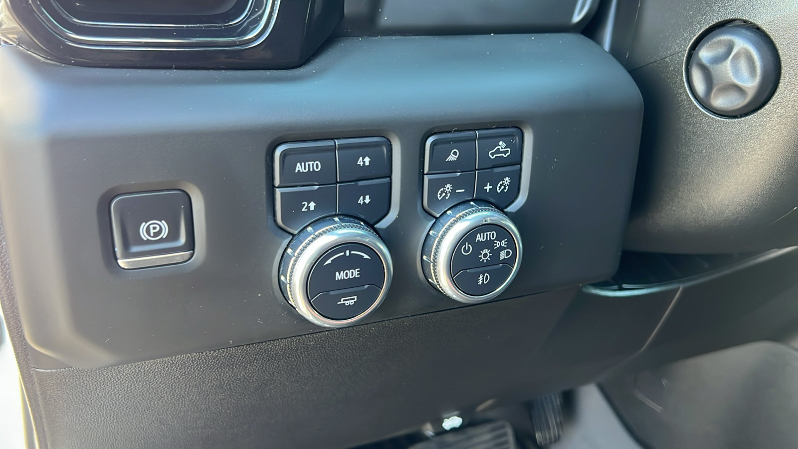 Certified 2025 GMC Sierra 1500 AT4 AWD/4WD image 30