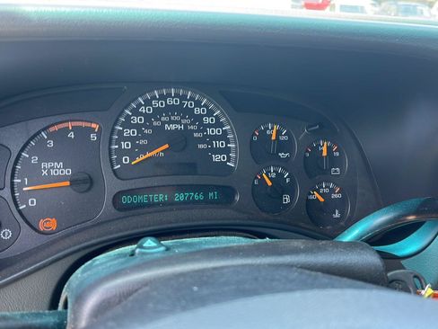 Used 2004 Chevrolet Silverado 2500 LS AWD/4WD image 7