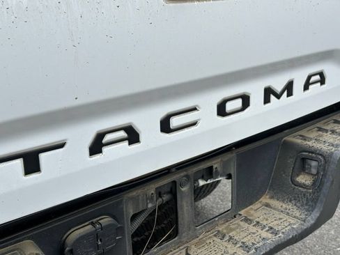 Used 2023 Toyota Tacoma TRD Off-Road w/ Black Out Package (TMS) AWD/4WD image 11