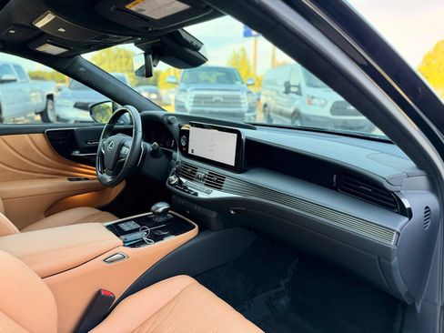 Used 2024 Lexus LS 500 w/ Interior Upgrade Package RWD image 36