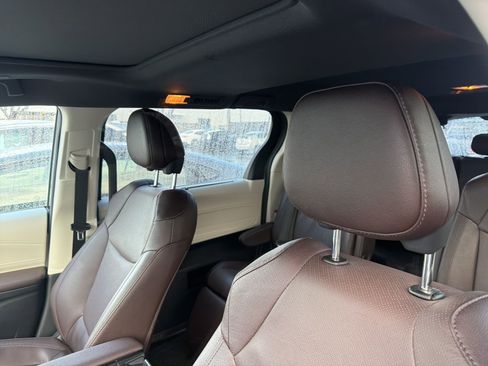 Certified 2023 Toyota Sienna Platinum image 10