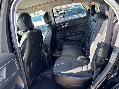 Used 2018 Ford Edge Titanium w/ Equipment Group 301A AWD/4WD image 22